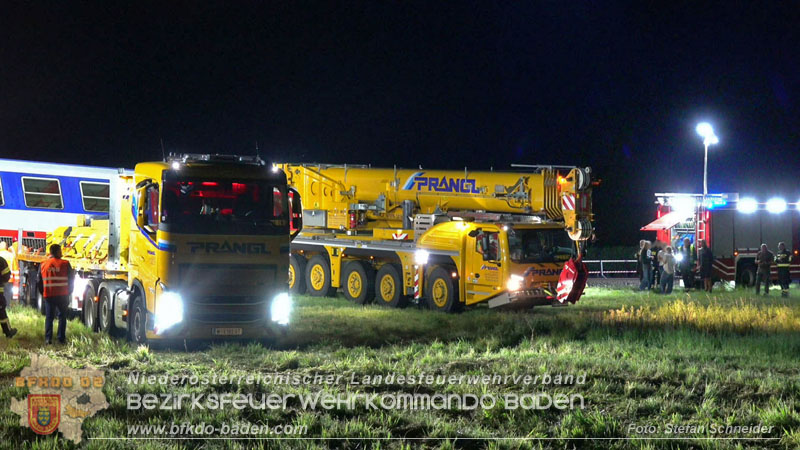 20250902_Pkw kollidiert mit Triebwagen der Aspangbahn in Guenselsdorf Foto: Stefan Schneider BFKDO BADEN
