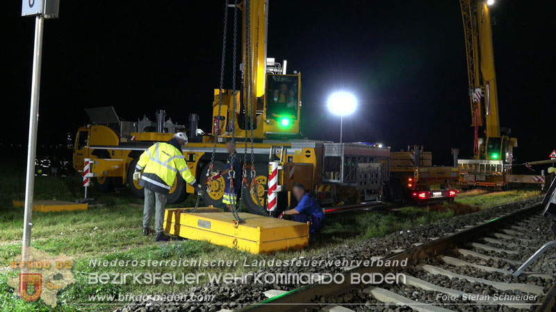 20250902_Pkw kollidiert mit Triebwagen der Aspangbahn in Guenselsdorf Foto: Stefan Schneider BFKDO BADEN