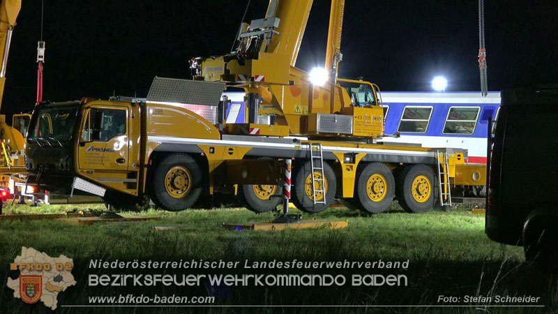 20250902_Pkw kollidiert mit Triebwagen der Aspangbahn in Guenselsdorf Foto: Stefan Schneider BFKDO BADEN