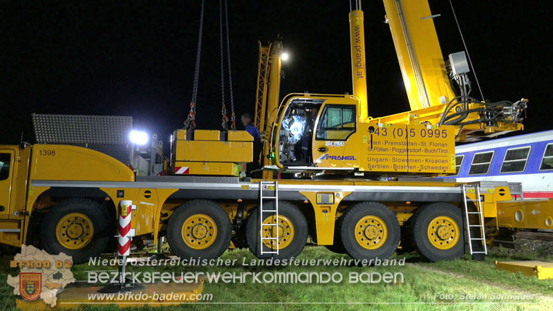 20250902_Pkw kollidiert mit Triebwagen der Aspangbahn in Guenselsdorf Foto: Stefan Schneider BFKDO BADEN