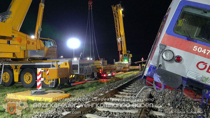 20250902_Pkw kollidiert mit Triebwagen der Aspangbahn in Guenselsdorf Foto: Stefan Schneider BFKDO BADEN