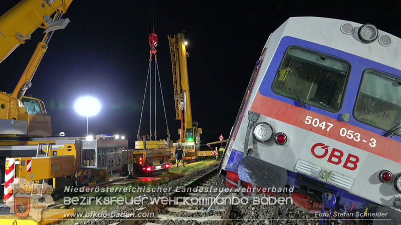 20250902_Pkw kollidiert mit Triebwagen der Aspangbahn in Guenselsdorf Foto: Stefan Schneider BFKDO BADEN