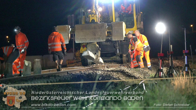 20250902_Pkw kollidiert mit Triebwagen der Aspangbahn in Guenselsdorf Foto: Stefan Schneider BFKDO BADEN