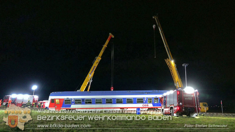 20250902_Pkw kollidiert mit Triebwagen der Aspangbahn in Guenselsdorf Foto: Stefan Schneider BFKDO BADEN