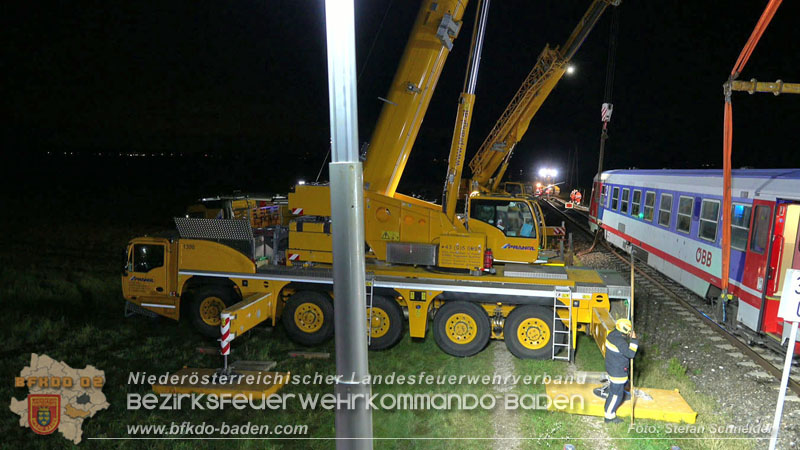 20250902_Pkw kollidiert mit Triebwagen der Aspangbahn in Guenselsdorf Foto: Stefan Schneider BFKDO BADEN