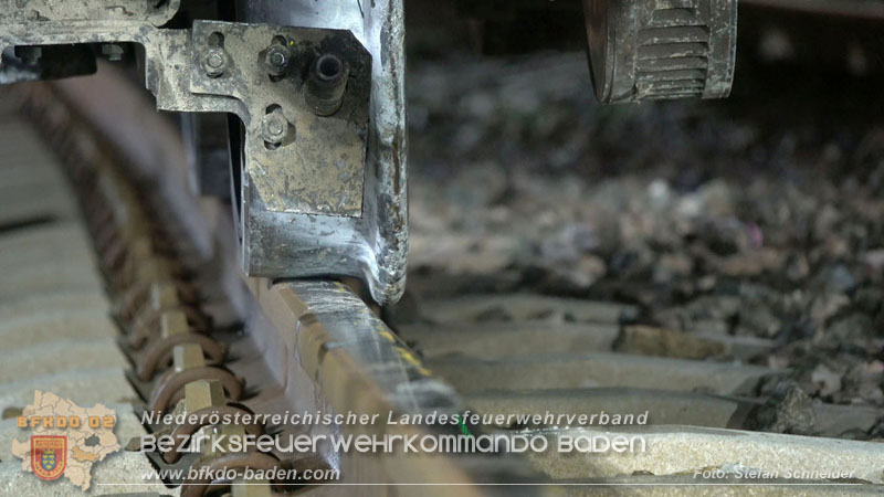 20250902_Pkw kollidiert mit Triebwagen der Aspangbahn in Guenselsdorf Foto: Stefan Schneider BFKDO BADEN