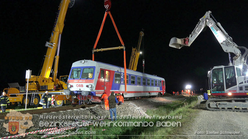 20250902_Pkw kollidiert mit Triebwagen der Aspangbahn in Guenselsdorf Foto: Stefan Schneider BFKDO BADEN