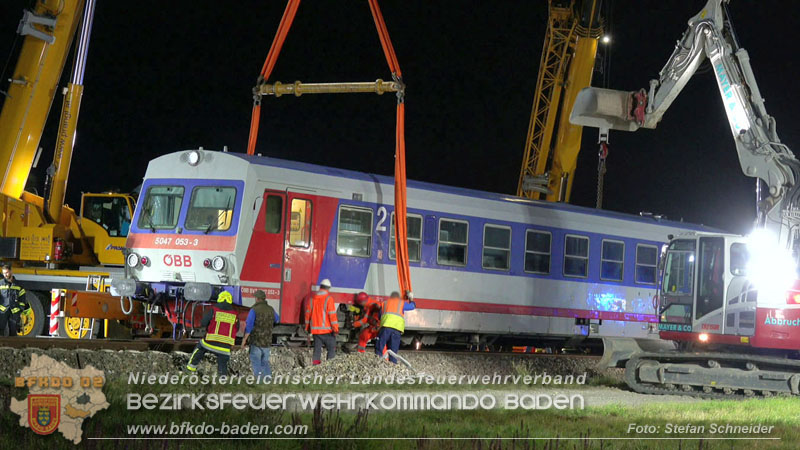 20250902_Pkw kollidiert mit Triebwagen der Aspangbahn in Guenselsdorf Foto: Stefan Schneider BFKDO BADEN