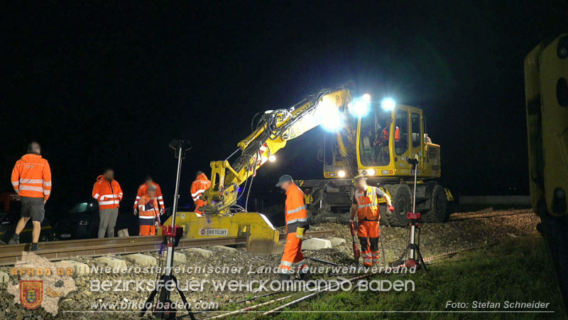 20250902_Pkw kollidiert mit Triebwagen der Aspangbahn in Guenselsdorf Foto: Stefan Schneider BFKDO BADEN