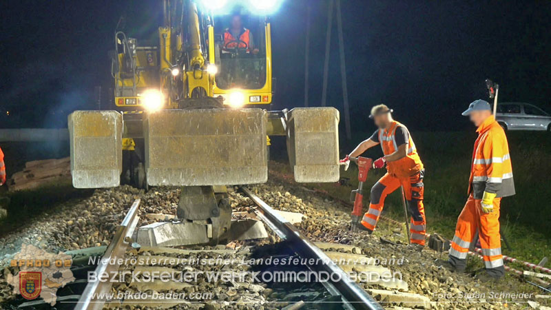 20250902_Pkw kollidiert mit Triebwagen der Aspangbahn in Guenselsdorf Foto: Stefan Schneider BFKDO BADEN