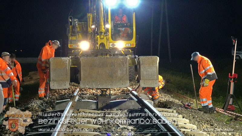 20250902_Pkw kollidiert mit Triebwagen der Aspangbahn in Guenselsdorf Foto: Stefan Schneider BFKDO BADEN
