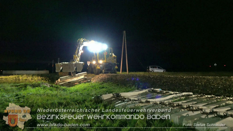 20250902_Pkw kollidiert mit Triebwagen der Aspangbahn in Guenselsdorf Foto: Stefan Schneider BFKDO BADEN