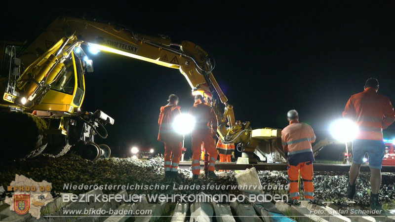 20250902_Pkw kollidiert mit Triebwagen der Aspangbahn in Guenselsdorf Foto: Stefan Schneider BFKDO BADEN