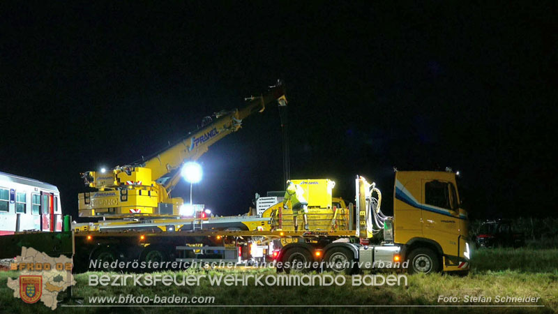 20250902_Pkw kollidiert mit Triebwagen der Aspangbahn in Guenselsdorf Foto: Stefan Schneider BFKDO BADEN