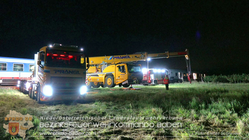 20250902_Pkw kollidiert mit Triebwagen der Aspangbahn in Guenselsdorf Foto: Stefan Schneider BFKDO BADEN