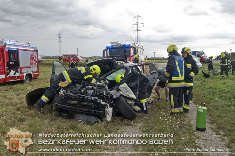 20250902_Pkw kollidiert mit Triebwagen der Aspangbahn in Guenselsdorf   Foto: Stefan Schneider BFKDO BADEN