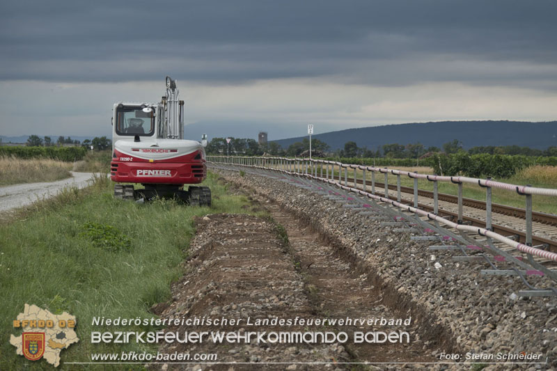 20250902_Pkw kollidiert mit Triebwagen der Aspangbahn in Guenselsdorf   Foto: Stefan Schneider BFKDO BADEN