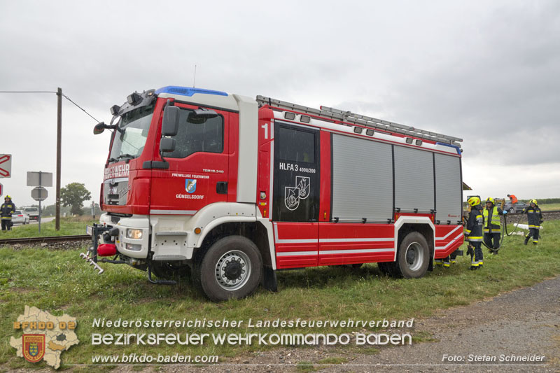 20250902_Pkw kollidiert mit Triebwagen der Aspangbahn in Guenselsdorf   Foto: Stefan Schneider BFKDO BADEN