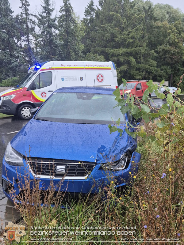 20250910_Menschenrettung nach Verkehrsunfall auf der L4049 Foto: Freiwillige Feuerwehr Weigelsdorf 20250910_Menschenrettung nach Verkehrsunfall auf der L4049 Foto: Freiwillige Feuerwehr Weigelsdorf