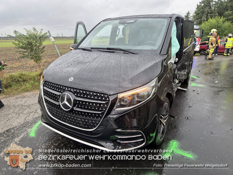 20250910_Menschenrettung nach Verkehrsunfall auf der L4049 Foto: Freiwillige Feuerwehr Weigelsdorf 20250910_Menschenrettung nach Verkehrsunfall auf der L4049 Foto: Freiwillige Feuerwehr Weigelsdorf
