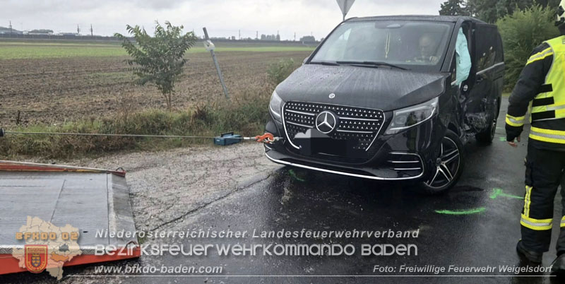 20250910_Menschenrettung nach Verkehrsunfall auf der L4049 Foto: Freiwillige Feuerwehr Weigelsdorf 20250910_Menschenrettung nach Verkehrsunfall auf der L4049 Foto: Freiwillige Feuerwehr Weigelsdorf