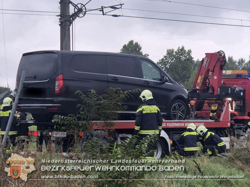20250910_Menschenrettung nach Verkehrsunfall auf der L4049 Foto: Freiwillige Feuerwehr Weigelsdorf 20250910_Menschenrettung nach Verkehrsunfall auf der L4049 Foto: Freiwillige Feuerwehr Weigelsdorf