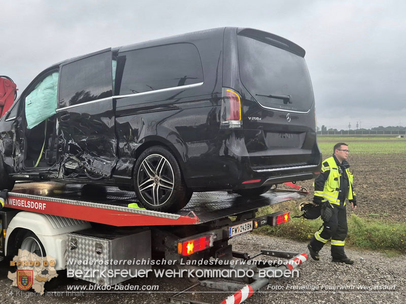 20250910_Menschenrettung nach Verkehrsunfall auf der L4049 Foto: Freiwillige Feuerwehr Weigelsdorf 20250910_Menschenrettung nach Verkehrsunfall auf der L4049 Foto: Freiwillige Feuerwehr Weigelsdorf