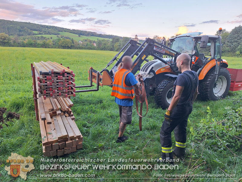 20250911_Felsblock droht auf die Geleise der Triestingtal Bahnstrecke zu stürzen - Kontrollierte Sprengung Foto: Freiwillige Feuerwehr Berndorf-Stadt / Florian Stadler