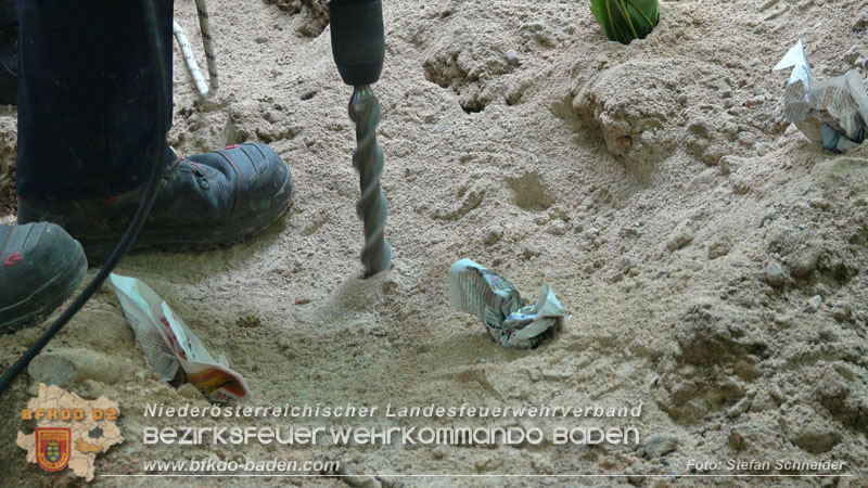20250912_Felsblock droht auf die Geleise der Triestingtal Bahnstrecke zu stürzen - Kontrollierte Sprengung Foto: Stefan Schneider BFKDO BADEN