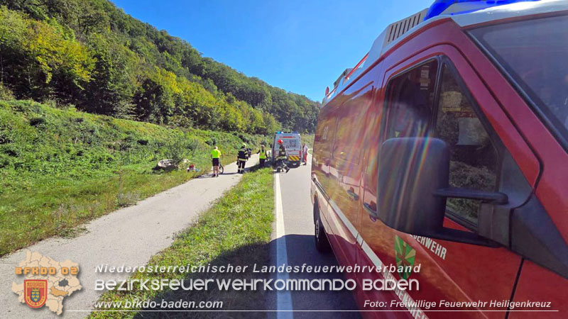 20250921_Motorradunfall auf der B210 im Helenental zwischen Sattelbach und Mayerling Foto: FF Heiligenkreuz 20250921_Motorradunfall auf der B210 im Helenental zwischen Sattelbach und Mayerling Foto: FF Heiligenkreuz