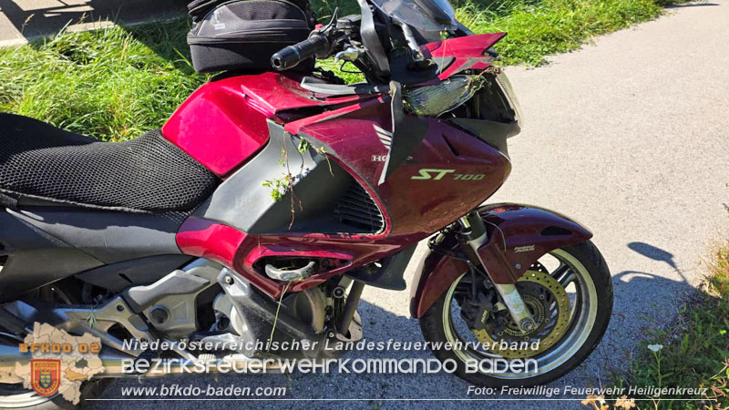 20250921_Motorradunfall auf der B210 im Helenental zwischen Sattelbach und Mayerling Foto: FF Heiligenkreuz 20250921_Motorradunfall auf der B210 im Helenental zwischen Sattelbach und Mayerling Foto: FF Heiligenkreuz