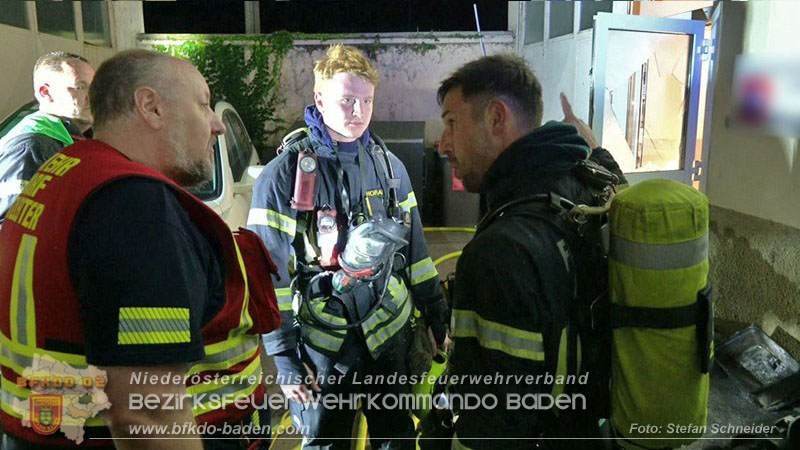 20250921_Nächtlicher Brand in Baden Ortsteil Leesdorf Foto: Stefan Schneider BFKDO BADEN 20250921_Nächtlicher Brand in Baden Ortsteil Leesdorf Foto: Stefan Schneider BFKDO BADEN