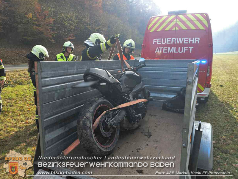 20251101_Zwei Motorradunfälle zu Allerheiligen auf der L138 Foto: ASB Markus Hackl 20251101_Zwei Motorradunfälle zu Allerheiligen auf der L138 Foto: ASB Markus Hackl