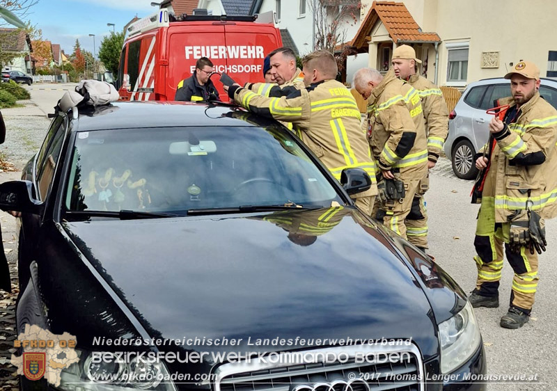 20251103_Feuerwehr Ebreichsdorf befreit Baby aus Auto  Foto: Thomas Lenger Monatsrveue.at