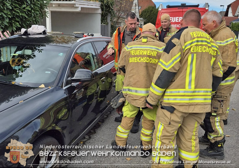 20251103_Feuerwehr Ebreichsdorf befreit Baby aus Auto  Foto: Thomas Lenger Monatsrveue.at