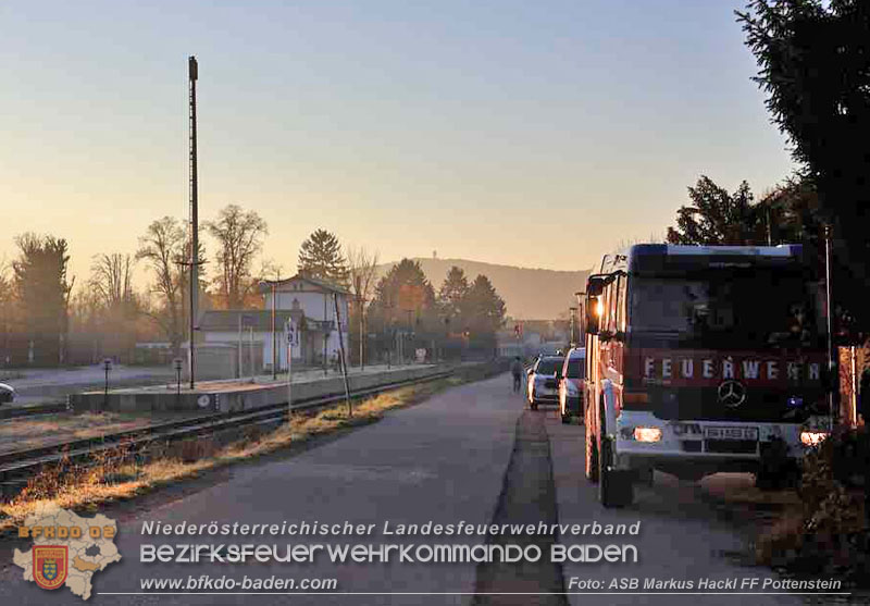 20251106_Linienbus blockiert Triestingtal Bahnstrecke  Foto: ASB Markus Hackl