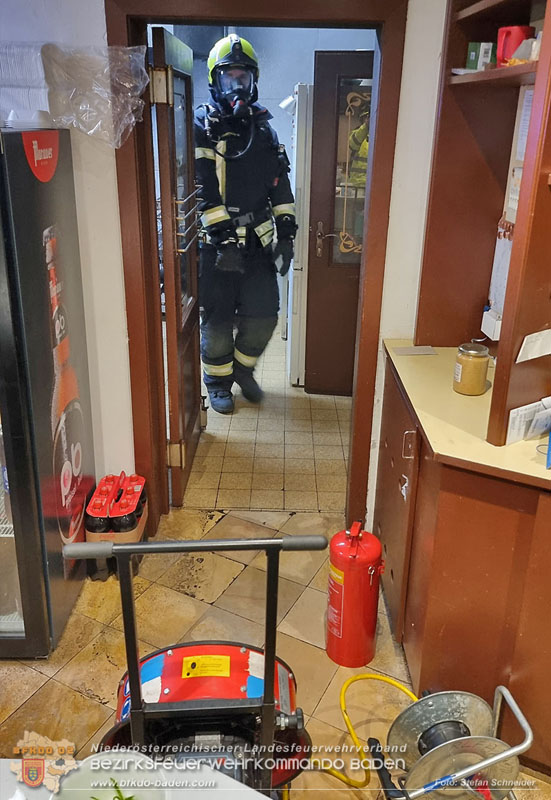 20251108_Küchenbrand in einem Restaurant in Tribuswinkel   Foto: Stefan Schneider BFKDO BADEN