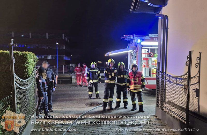 20251116_Brand eines Müllbehälters - Übergreifen auf Gebäude verhindert Foto: FF Weissenbach/Triesting 20251116_Brand eines Müllbehälters - Übergreifen auf Gebäude verhindert Foto: FF Weissenbach/Triesting