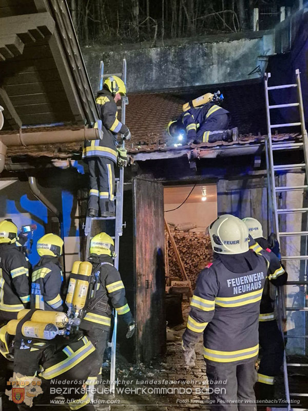 20251116_Brand eines Müllbehälters - Übergreifen auf Gebäude verhindert Foto: FF Weissenbach/Triesting 20251116_Brand eines Müllbehälters - Übergreifen auf Gebäude verhindert Foto: FF Weissenbach/Triesting