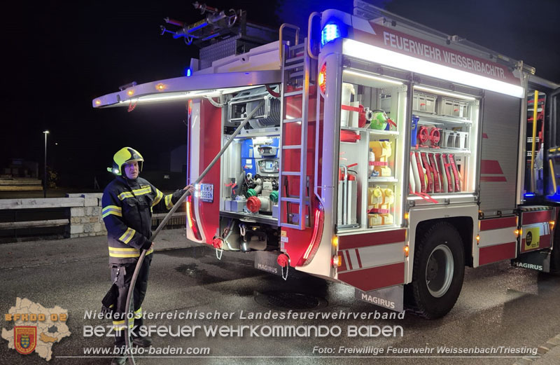 20251116_Brand eines Müllbehälters - Übergreifen auf Gebäude verhindert Foto: FF Weissenbach/Triesting 20251116_Brand eines Müllbehälters - Übergreifen auf Gebäude verhindert Foto: FF Weissenbach/Triesting