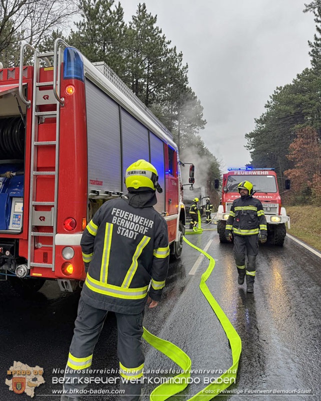 20251117_Kleintransporter geriet auf der B212 bei Großau in Brand Foto: FF Berndorf-Stadt 20251117_Kleintransporter geriet auf der B212 bei Großau in Brand Foto: FF Berndorf-Stadt