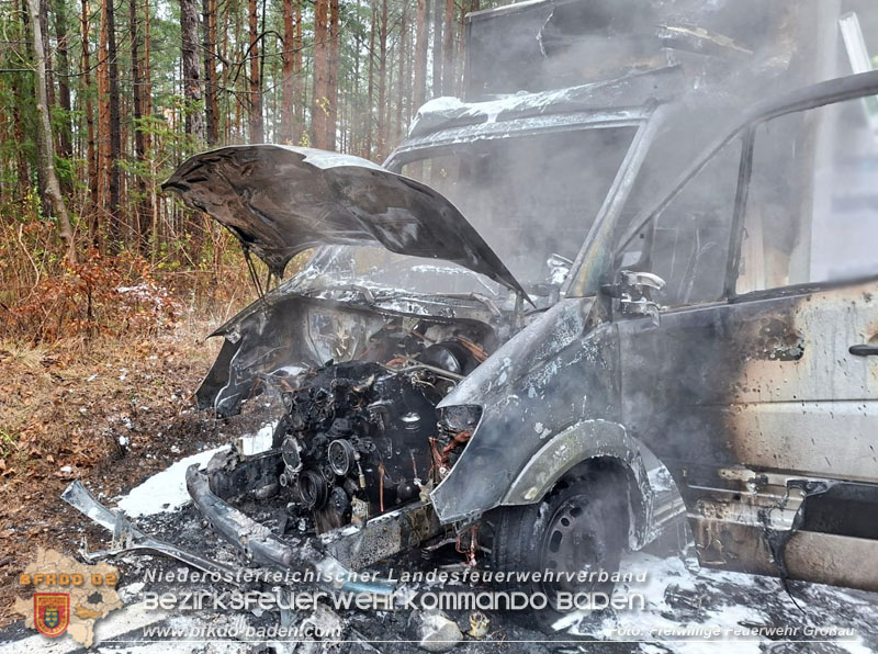 20251117_Kleintransporter geriet auf der B212 bei Großau in Brand Foto: FF Großau 20251117_Kleintransporter geriet auf der B212 bei Großau in Brand Foto: FF Großau