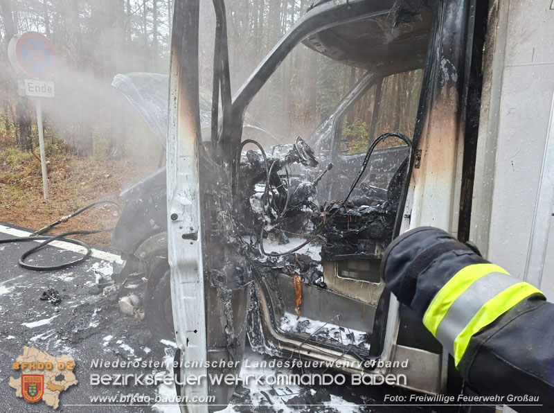 20251117_Kleintransporter geriet auf der B212 bei Großau in Brand Foto: FF Großau 20251117_Kleintransporter geriet auf der B212 bei Großau in Brand Foto: FF Großau