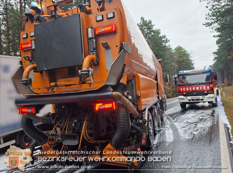 20251117_Kleintransporter geriet auf der B212 bei Großau in Brand Foto: FF Großau 20251117_Kleintransporter geriet auf der B212 bei Großau in Brand Foto: FF Großau