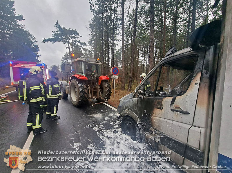 20251117_Kleintransporter geriet auf der B212 bei Großau in Brand Foto: FF Großau 20251117_Kleintransporter geriet auf der B212 bei Großau in Brand Foto: FF Großau