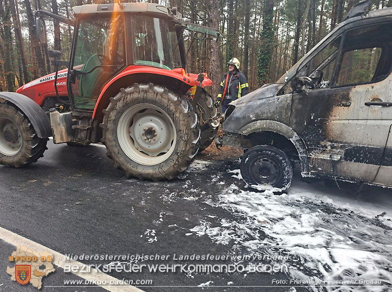 20251117_Kleintransporter geriet auf der B212 bei Großau in Brand Foto: FF Großau 20251117_Kleintransporter geriet auf der B212 bei Großau in Brand Foto: FF Großau