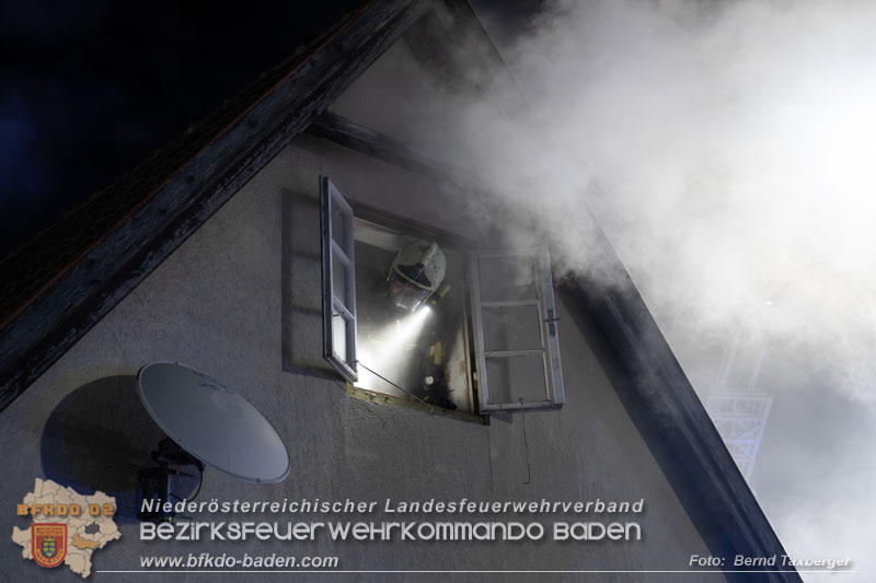 20251120_Wohnhausbrand in Enzesfeld Foto: Bernd Taxberger BFK Presseteam 20251120_Wohnhausbrand in Enzesfeld Foto: Bernd Taxberger BFK Presseteam