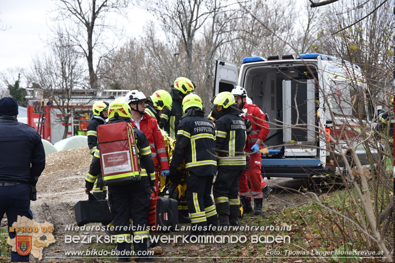 20251127_Person in Tribuswinkel unter Baum eingeklemmt - Feuerwehr kann Mann retten Foto: Thomas Lenger Monatsrevue.at