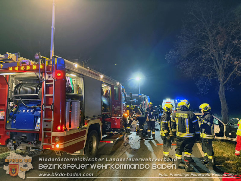 20251130_Pkw prallt auf der B60 gegen Baum Foto: FF Reisenberg 20251130_Pkw prallt auf der B60 gegen Baum Foto: FF Reisenberg