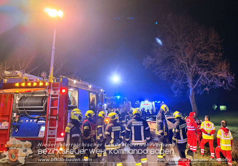 20251130_Pkw prallt auf der B60 gegen Baum Foto: FF Reisenberg 20251130_Pkw prallt auf der B60 gegen Baum Foto: FF Reisenberg